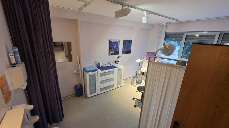 Consultorio/oficina de 86 m² en el centro de Spelle: médico, terapia, cosmética, despacho – ascensor, sin comisión – Untersuchungsraum, Umkleide