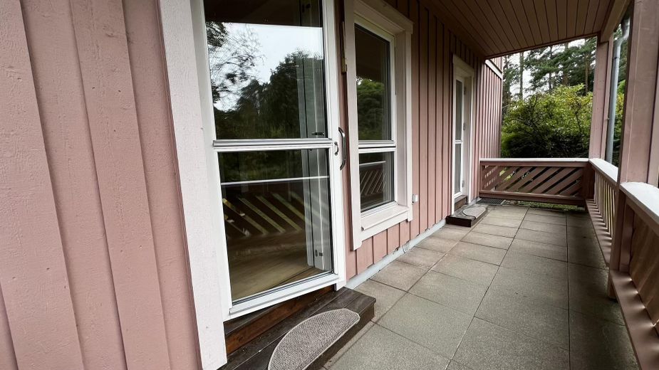 Ruhige 2-Zimmer Wohnung in grüner Lage mit 2 Terrassen – Terrasse 1
