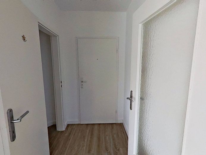 Duże 3-pokojowe mieszkanie z BALKONEM i umeblowaną kuchnią w Flensburg-Weiche – Eingangsbereich