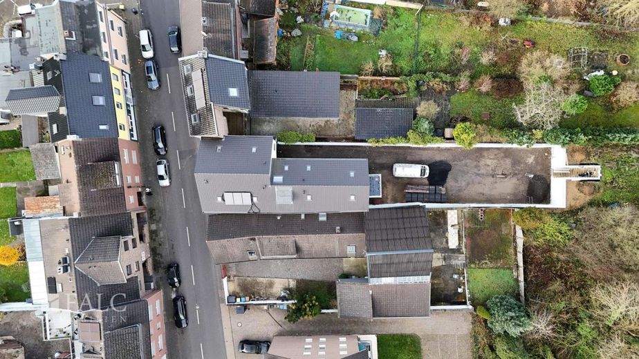RENDITESTARK! Neubau-MFH mit 6 Wohneinheiten, 6 Stellplätzen &amp; Aufzug in Top-Lage von Kerpen – Luftaufnahme