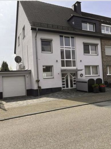 Exklusive 3,5-Raum-DG-Wohnung mit EBK, Klima nähe Marienhospital – Objektansicht
