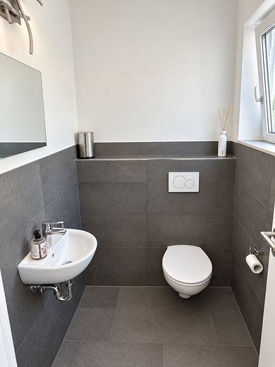 Moderne Doppelhaushälfte in Postau – 137 m² mit Garten, Terrasse & Garage – Foto 11