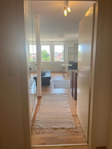 Helle 1-Zimmer-Wohnung mit Burgblick – Top-Lage „Gärten hinter der Veste" – Blick in Wohnbereich