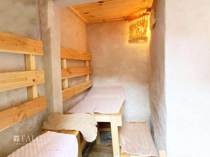 Ruhiges Familienidyll und viel Platz. Zwei wirtschaftlich getrennte Häuser+ Garten zum Einheitspreis – Sauna