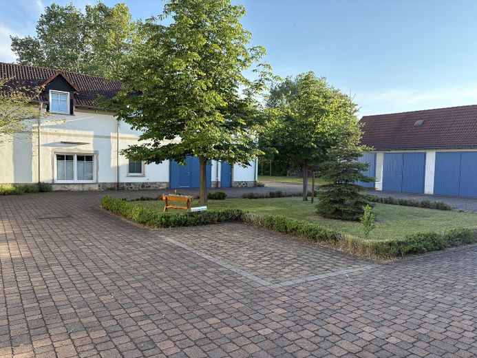 Innenhof und Haus 3