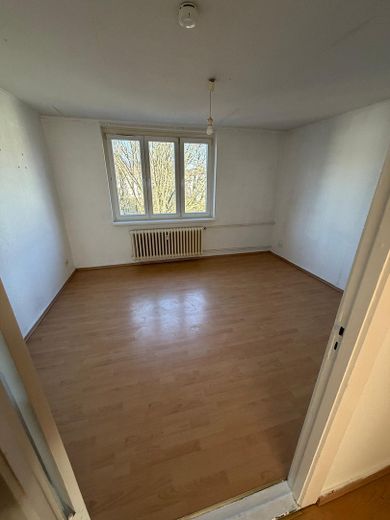 Helle unvermietete 2-Zimmer Eigentumswohnung mit Südbalkon, Privatverkauf – Schlafzimmer