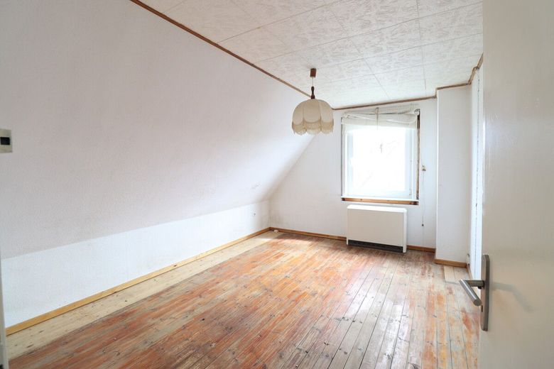 Holzhaus mit Geschichte und viel Potenzial in ruhiger Wohnlage von Bordesholm – Zimmer III