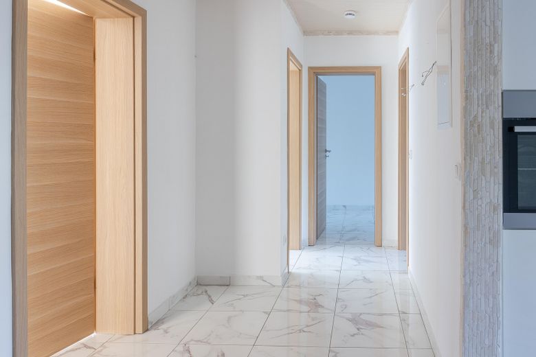 Wie neu: Modernisierte 3-Zimmer-Wohnung mit hochwertiger Küche in ruhiger Lage. – Flur