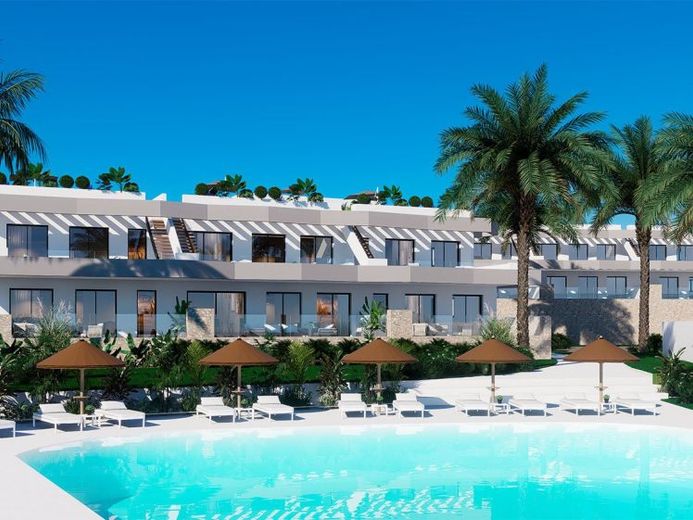 Erdgeschoss-Wohnungen mit 3 Schlafzimmern, 2 Bädern, großer Terrasse, Gemeinschaftspool und Meerblick – Foto 1