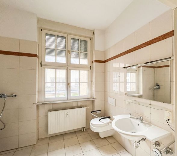 Wiesbaden: Perfekte 2 Zi-Kapitalanlage! Herrschaftliches Wohnen i. d. Kaiser-Friedrich-Residenz! – Bad