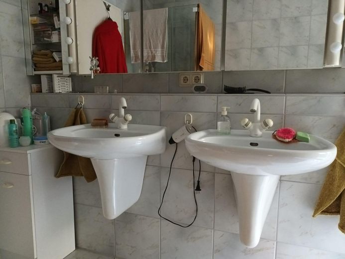 Wohnung Erdgeschoss mit Terrasse – Badezimmer Doppelwaschbecken