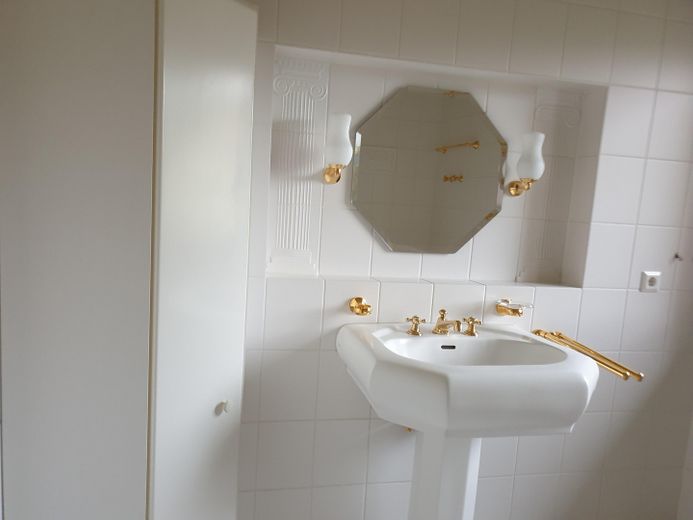Charmantes Reihenendhaus in Nürnberg-Erlenstegen – Badezimmer 1. OG 