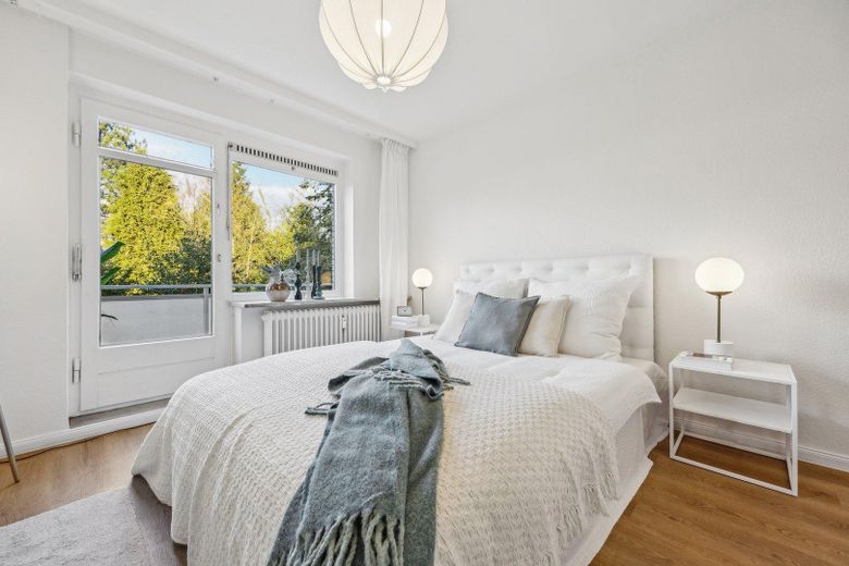 Von Privat: Erstbezug nach Sanierung – stilvolle 3-Zi.-Wohnung mit 2 Balkonen – Foto 3