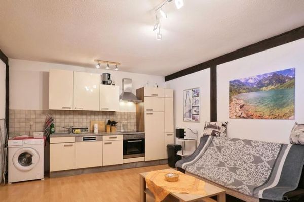 (EF1351_M) Arnstadt: Arnstadt, appartamento arredato con balcone nella tranquilla dependance sul retro, due camere da letto, posto auto