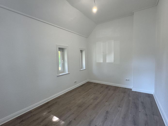 Schöne vier Zimmer Altbauwohnung – Arbeitszimmer