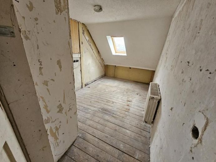 Renovierungsbedürftiges 4 Fam.-Mehrfamilienhaus in zentraler Lage – Bild 5