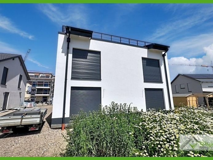 + 5PLUS + MODERNES WOHNGLÜCK: EXKLUSIVE MAISONETTE MIT GROSSZÜGIGER SÜD-WEST DACHTERRASSE +++ – Foto 1