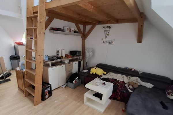 Luminoso appartamento mansardato | 2 locali, cucina, letto rialzato e vasca da bagno | Animali domestici "Sì"