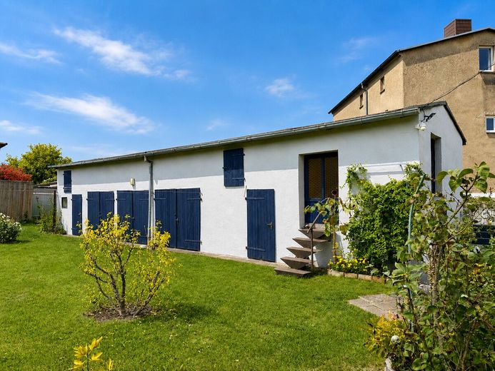 HORN IMMOBILIEN ++ liebevoll renoviertes Ein- oder Zweifamilienhaus in Torgelow mit großem Grundstück – Nebengebäude