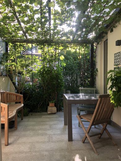 Ein-/Zweifamilien Stadthaus am Weinberg kernsaniert, vielseitig nutzbar, freistehend – Terrasse im Sommer