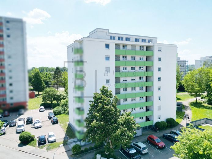 Helle 4-Zimmer-Wohnung in zentraler und familienfreundlicher Lage &amp; KFZ- Stellplatz – Drohnenaufnahmen