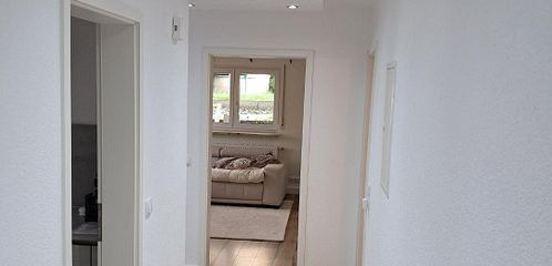 Große 4-Zimmer-Wohnung im Zweifamilienhaus