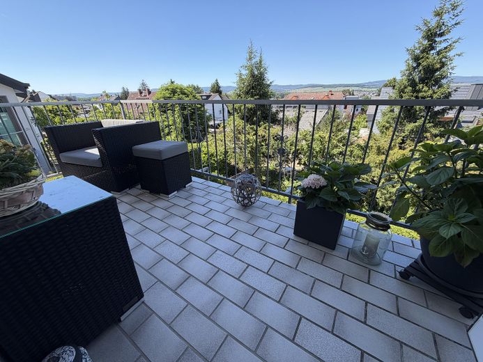 Bestlage am Budenheimer Wald / Helle 3-Zimmer Wohnung mit Balkon und Garage – Balkon