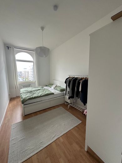 renovated 2-room apartment in Bockenheim – Schlafzimmer