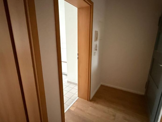 Laminato moderno / 2º piano / balcone soleggiato - bagno con doccia + finestra! – Foto 1