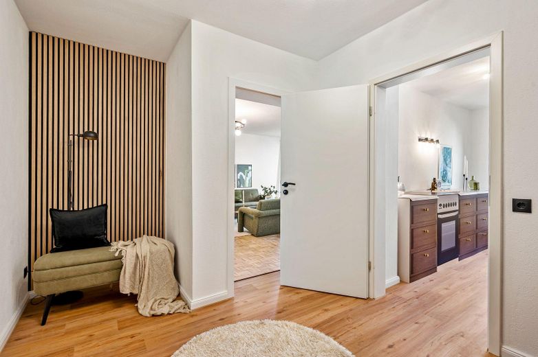 Fantásticamente modernizado: apartamento en propiedad de 3 habitaciones en ubicación céntrica - sin comisión – Flur