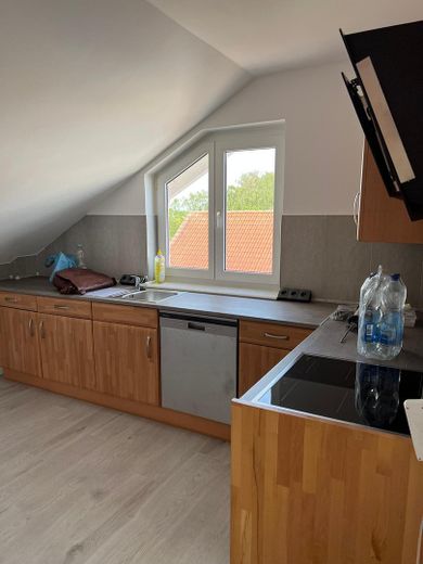 MODERNE 3-ZIMMER-DACHGESCHOSSWOHNUNG MIT BALKON, LOGGIA & EINBAUKÜCHE IN KARBEN – Photo 13
