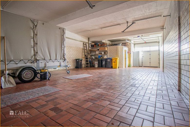 Zentraler geht es nicht - nur einen Schritt in die Fußgängerzone – Angrenzende Halle