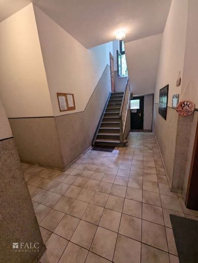Grundsolides 9-FH in GE-Ückendorf: Hoher Cashflow &amp; massive Mietreserve bei 822 EUR/m² – Hausflur