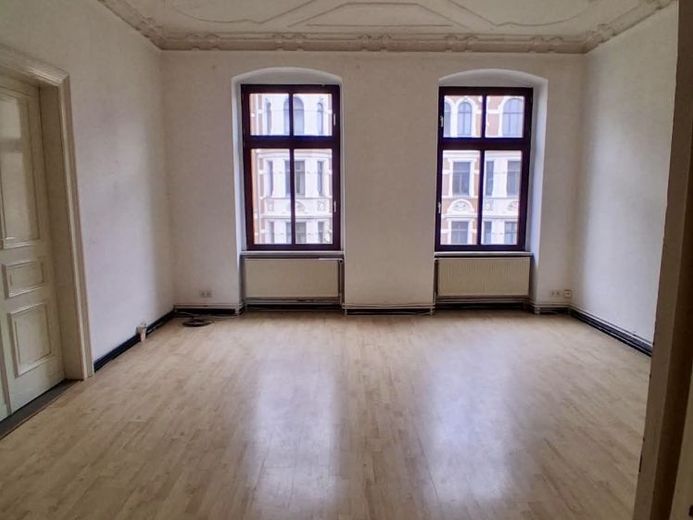 Bellissimo e luminoso appartamento di 5 locali, adatto alla condivisione, nel centro storico di Magdeburgo, circa 163 m², 1° piano, in affitto. – Foto 1