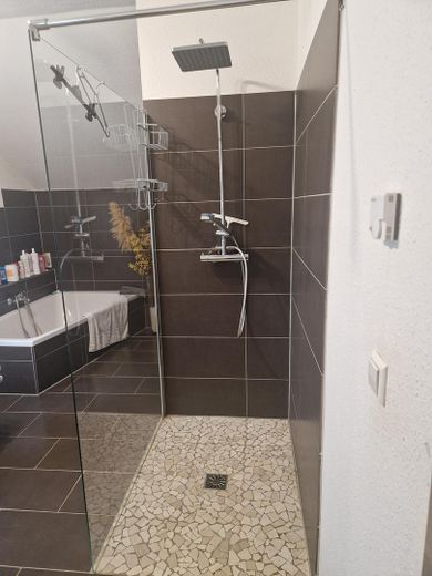 Dusche im Bad
