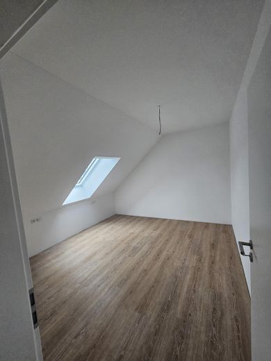 First occupancy attic apartment in the new 8-family house built to KfW 40 standard – Kinderzimmer