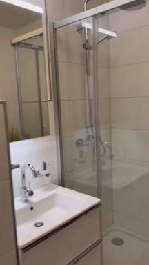👍مطبخ مجهز وشرفة👍شقة أنيقة من غرفتين🏠 – الصورة 17