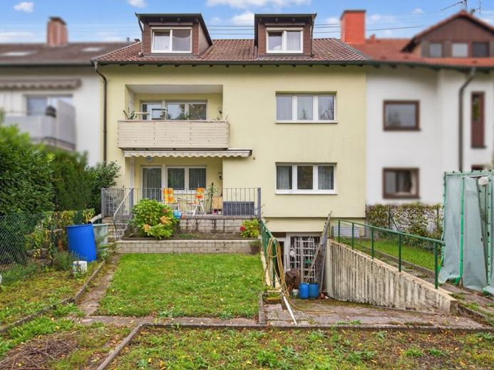 Viel Raum für Ideen: Attraktives Mehrfamilienhaus mit Garten und Werkstatt – Foto 1