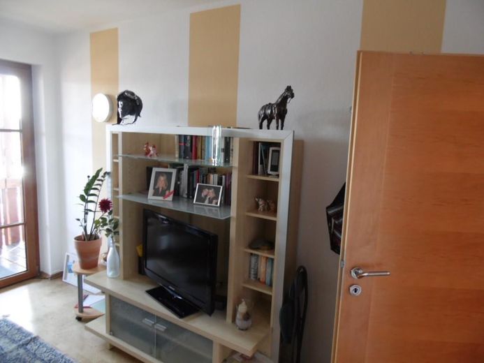 Spaziosa casa a schiera di testa, ammodernata con materiali di alta qualità, parzialmente arredata – Ki-Zi EG