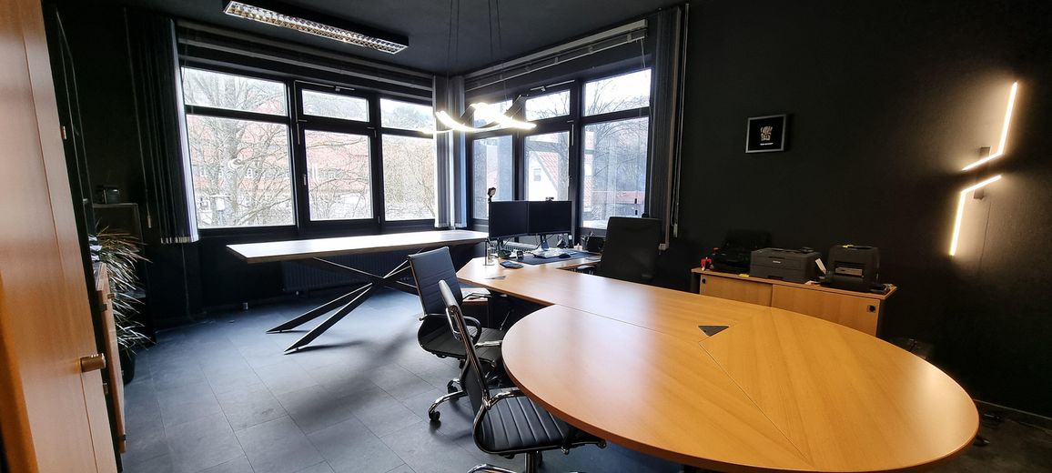 Industrie-/Logistikstandort mit Büro- und Sozialflächen| 6.000 € Kalt| 3,83 €/m² | 3D-Scan – OG Büro 1 Chef