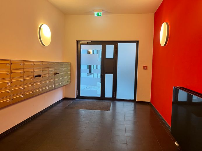 provisionsfreie 2 Zimmer Wohnung in Living 108, sofort bezugfrei, Aufzug, Sportraum, Dachterrasse – Eingangsbereich