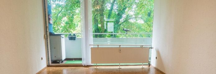 Provisionsfrei! Top Preis-Leistungs-Verhältnis (82 m²): 3 Zimmer, Balkon & TG-Platz in Horrem – Wohnzimmer1