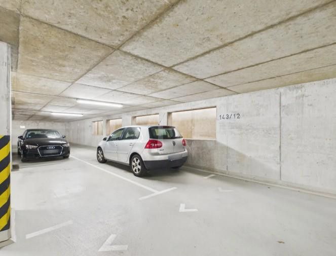 Eerste bewoning na renovatie 2-kamerappartement, met balkon, inbouwkeuken en parkeerplaats in de ondergrondse garage – Tiefgaragenstellplatz