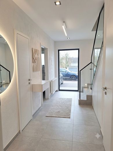 Privatverkauf ohne Maklerprovision: Reihenhaus mit Charakter in Montabaur | Perfekt für Familien – Einrichtungsbeispiel Flur KI