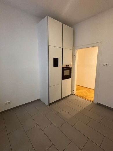 Vicino a Prinzregentenpl., splendido appartamento di 4,5 locali in edificio d’epoca ad Alt-Bogenhausen + cucina abitabile, zona pranzo e balcone! – Foto 7