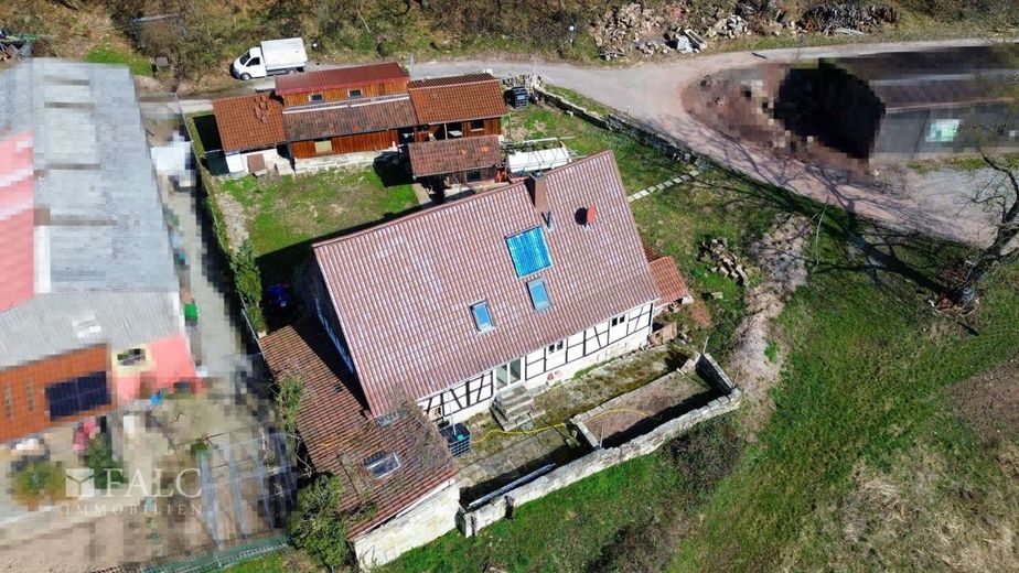 Charmantes Anwesen in einzigartiger Lage sucht Liebhaber! - FALC Immobilien Öhringen – Luftansicht Süd-West