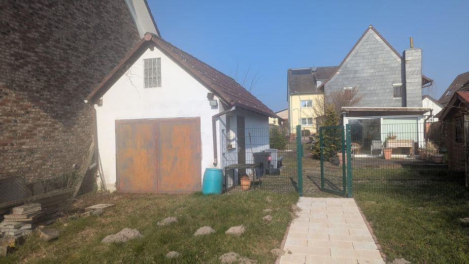 Garage und Haus
