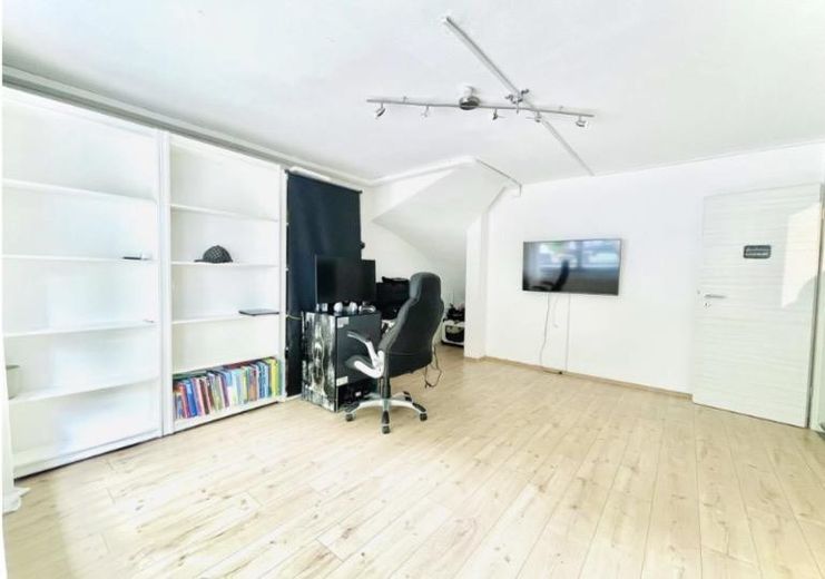Liebevoll modernisiertes EFH, EEK B, mit Terrasse, Dachterrasse & Garage – Foto 6