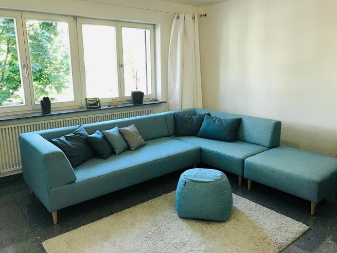 Wohnzimmer mit Sofa