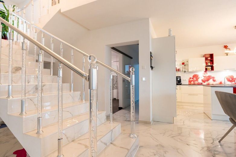 Exklusives Einfamilienhaus – WiesenfeldenAhornstrasse-16 - Kopie